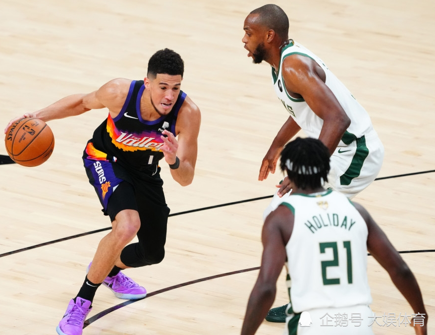 意大利男篮完胜雄鹿B队，麦科勒姆完成帽子戏法