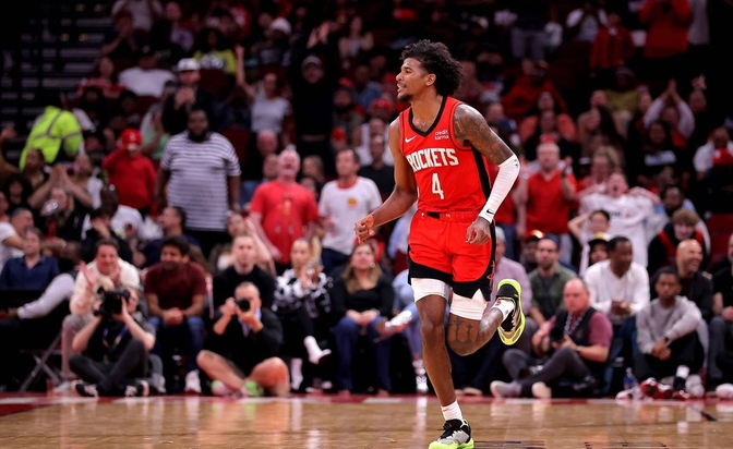 关于火箭轻取鹈鹕，拉塞尔完成帽子戏法的信息