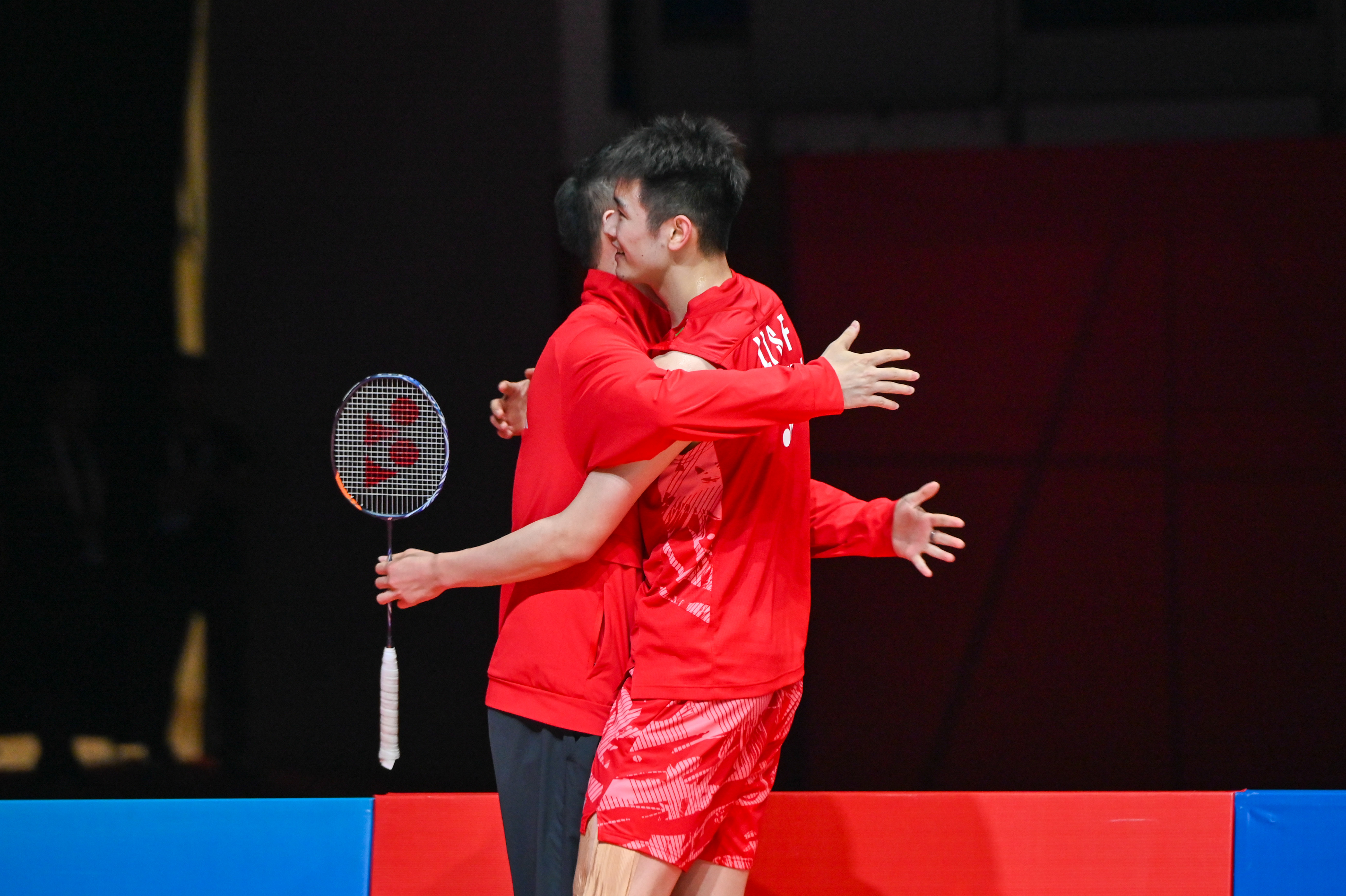 包含马来西亚羽毛球队鏖战英格兰羽毛球队，陶菲克爆发神勇的词条