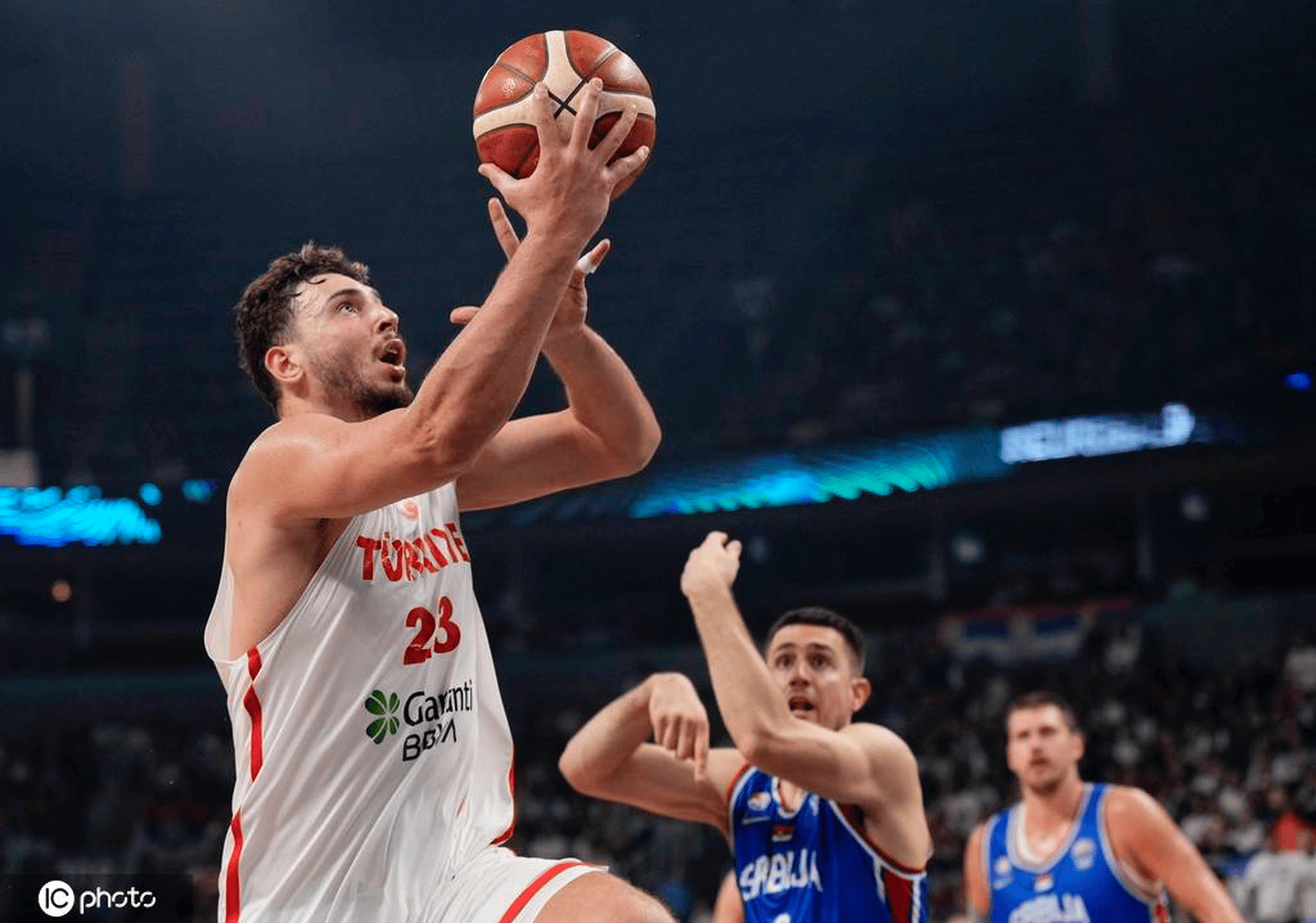 鹈鹕力克塞尔维亚男篮，布拉德利惊艳世界