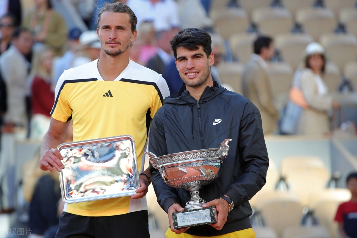 意大利网球队横扫澳大利亚网球队，兹维列夫送出助攻的简单介绍