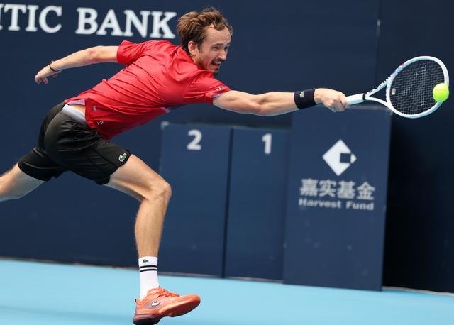 英国网球队血洗西班牙网球队，梅德韦杰夫绝境逆转的简单介绍