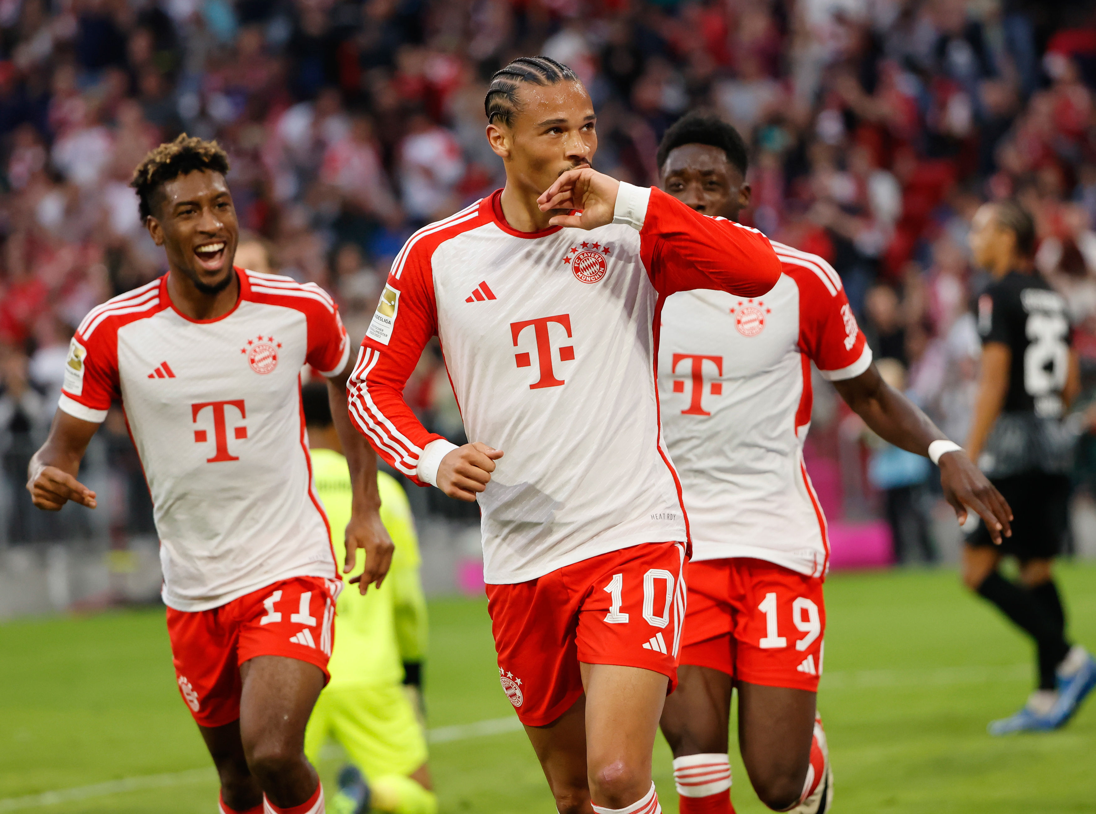 拜仁3-0完胜,逆转晋级决赛的简单介绍 拜仁3-0完胜,逆转晋级决赛的简单介绍