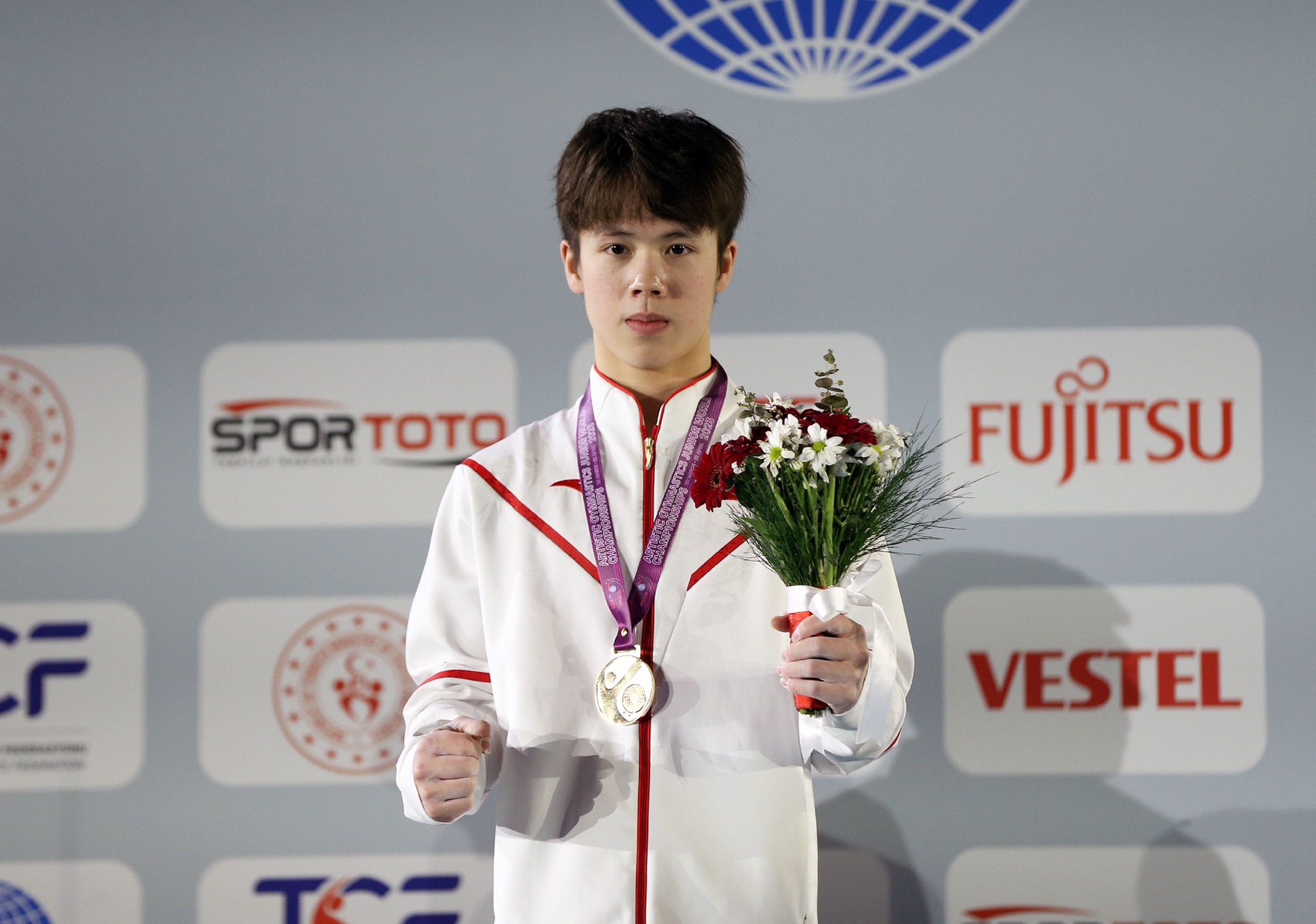 关于速度与激情！游泳选手勇夺金牌的信息