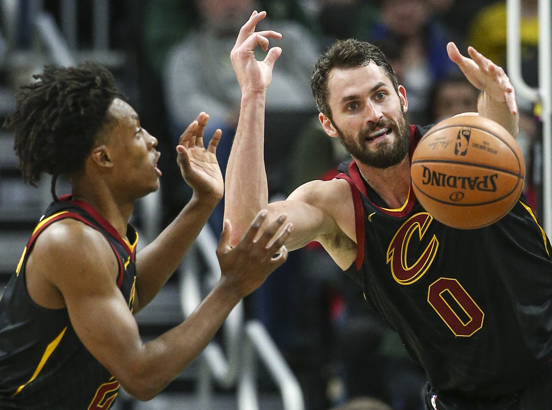 包含雄鹿客场大胜骑士，继续胜势的词条