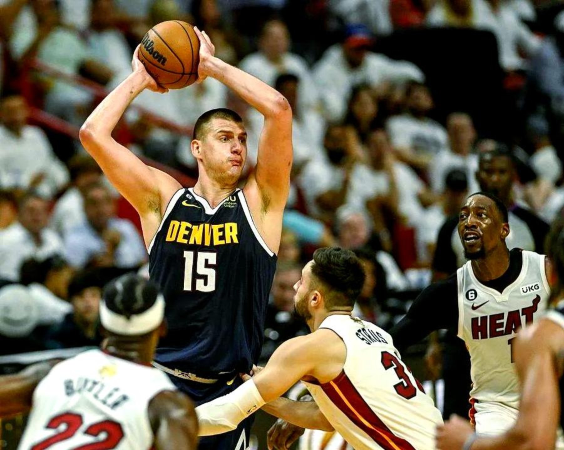 NBA球星热身赛表现抢眼，球迷热情高涨的简单介绍