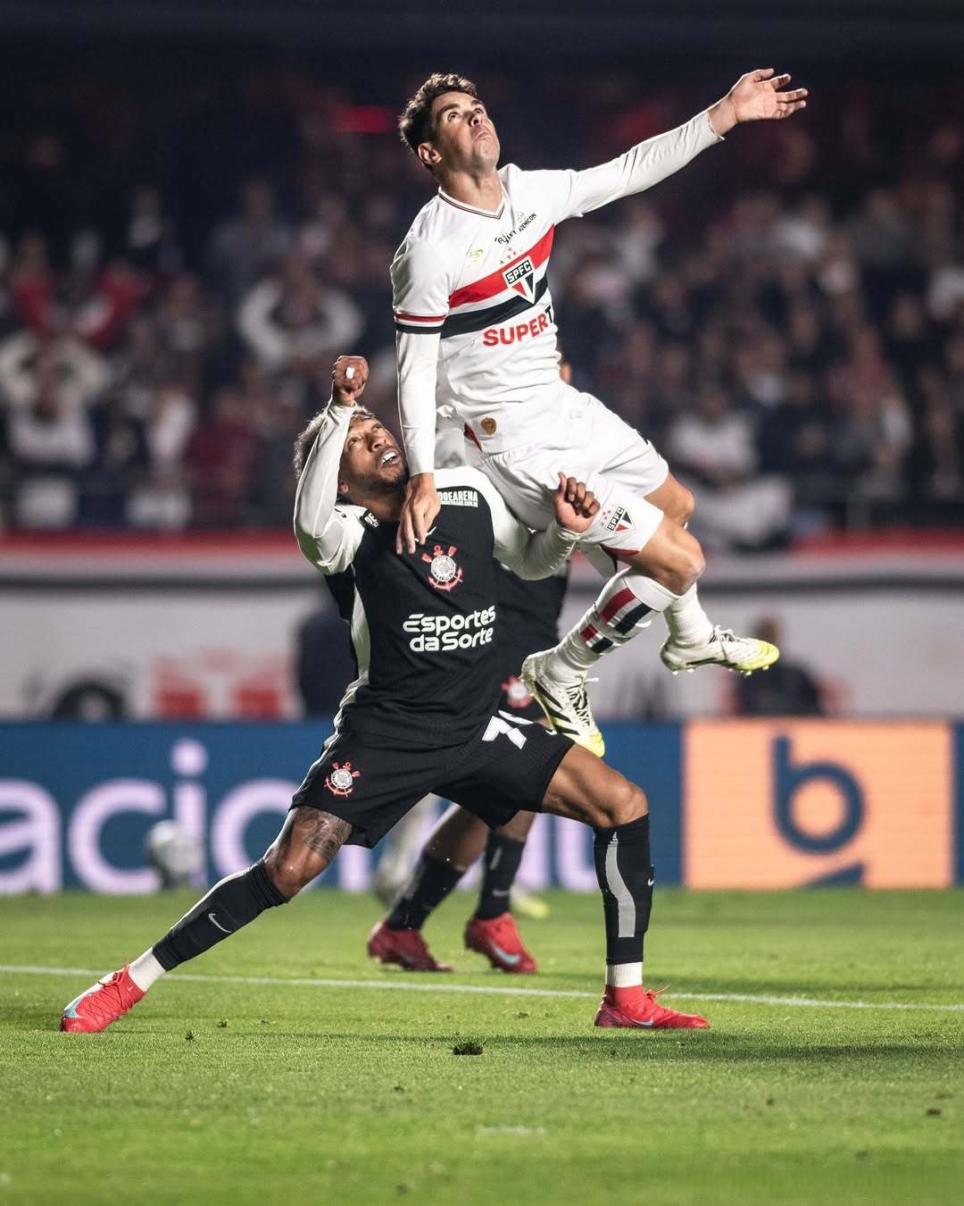 关于那不勒斯前锋梅开二度助球队获胜的信息