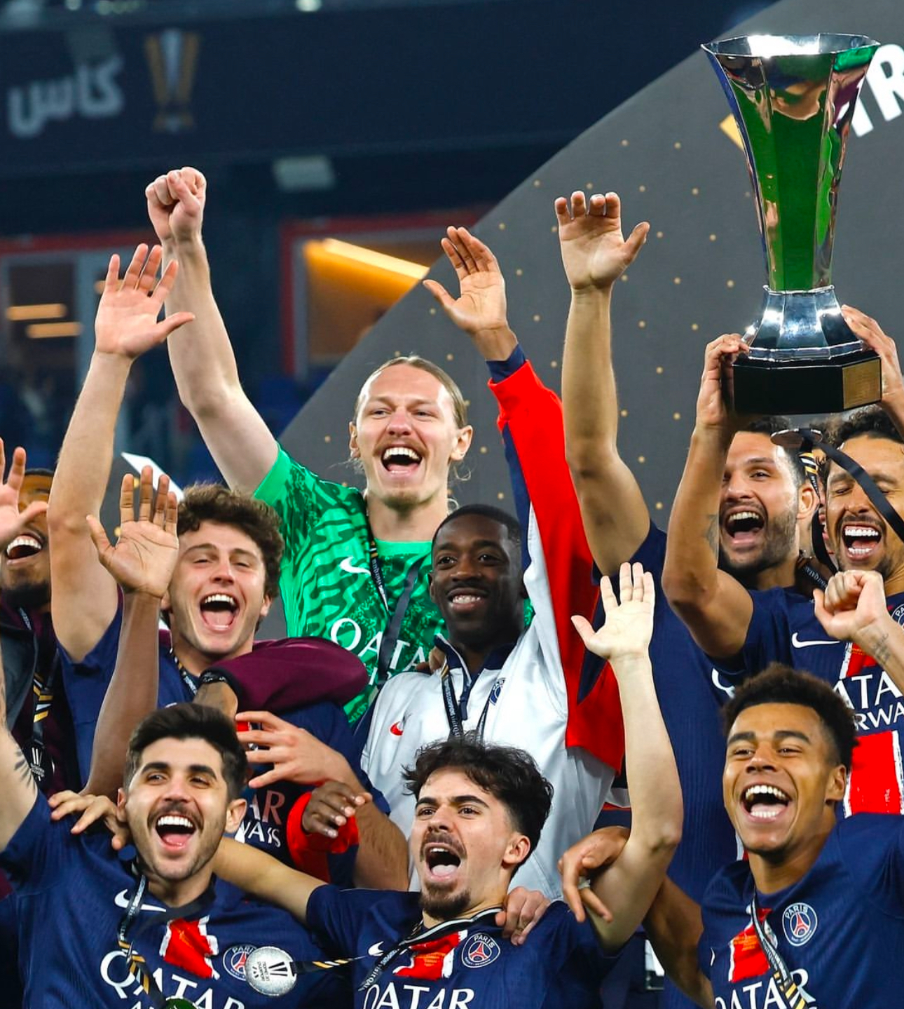 包含沃尔夫斯堡门将关键时刻出击，扑出必进球的词条