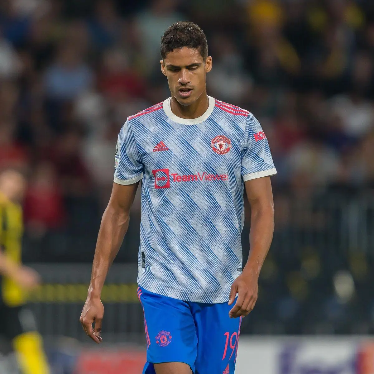 包含沃尔夫斯堡门将关键时刻出击，扑出必进球的词条