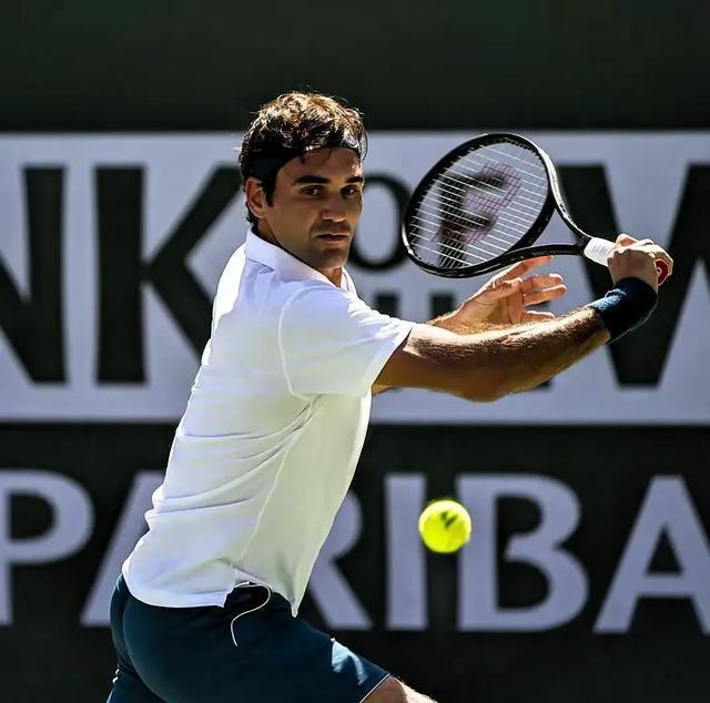 关于美国网球队碾压意大利网球队，费德勒高光表现的信息