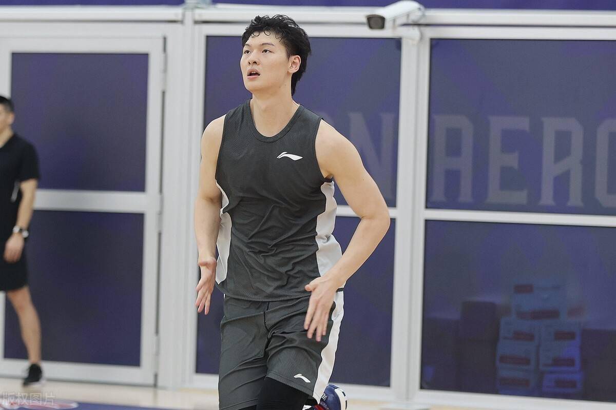 关于四川队横扫太阳，王哲林刷新纪录的信息