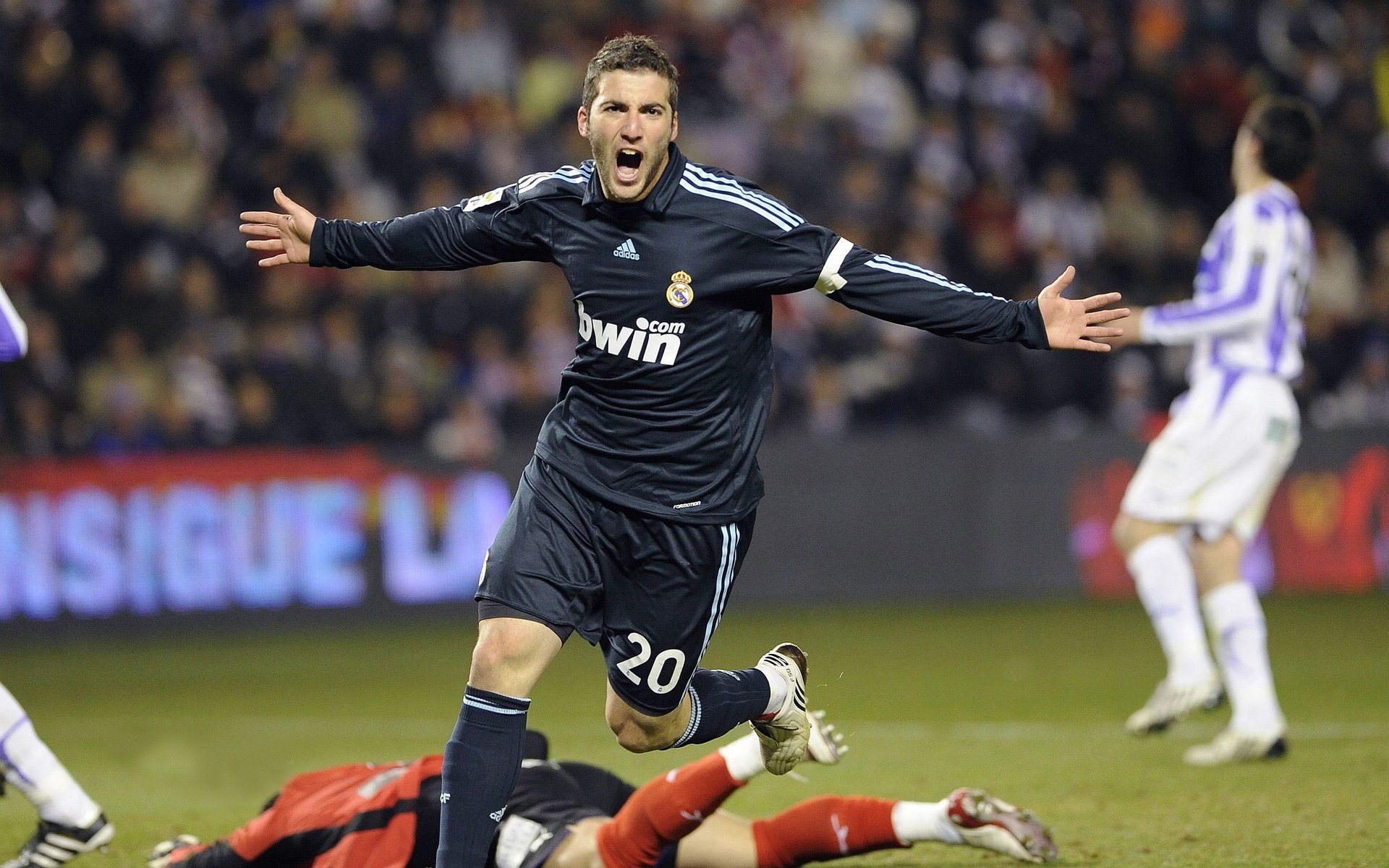 英超争冠之夜，乔治关键回合不手软