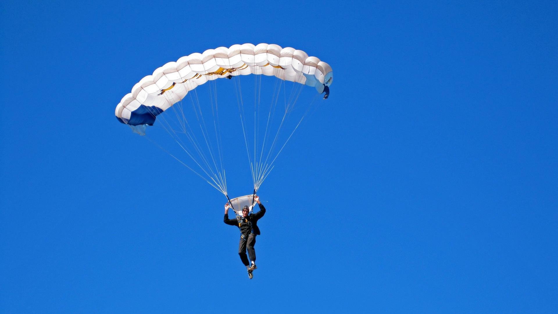 那不勒斯强压喀麦隆，迪马利亚成为关键先生—一场战术与意志的胜利