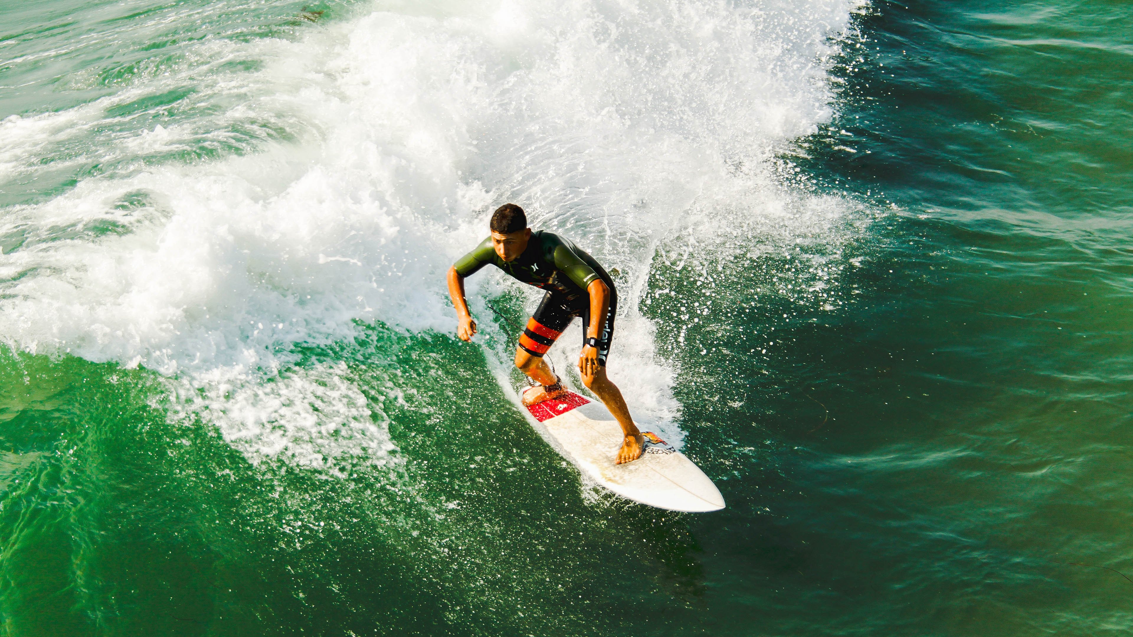 绿茵场与乒乓台的双重奏，英格兰完胜波兰，张继科状态火热点燃赛场