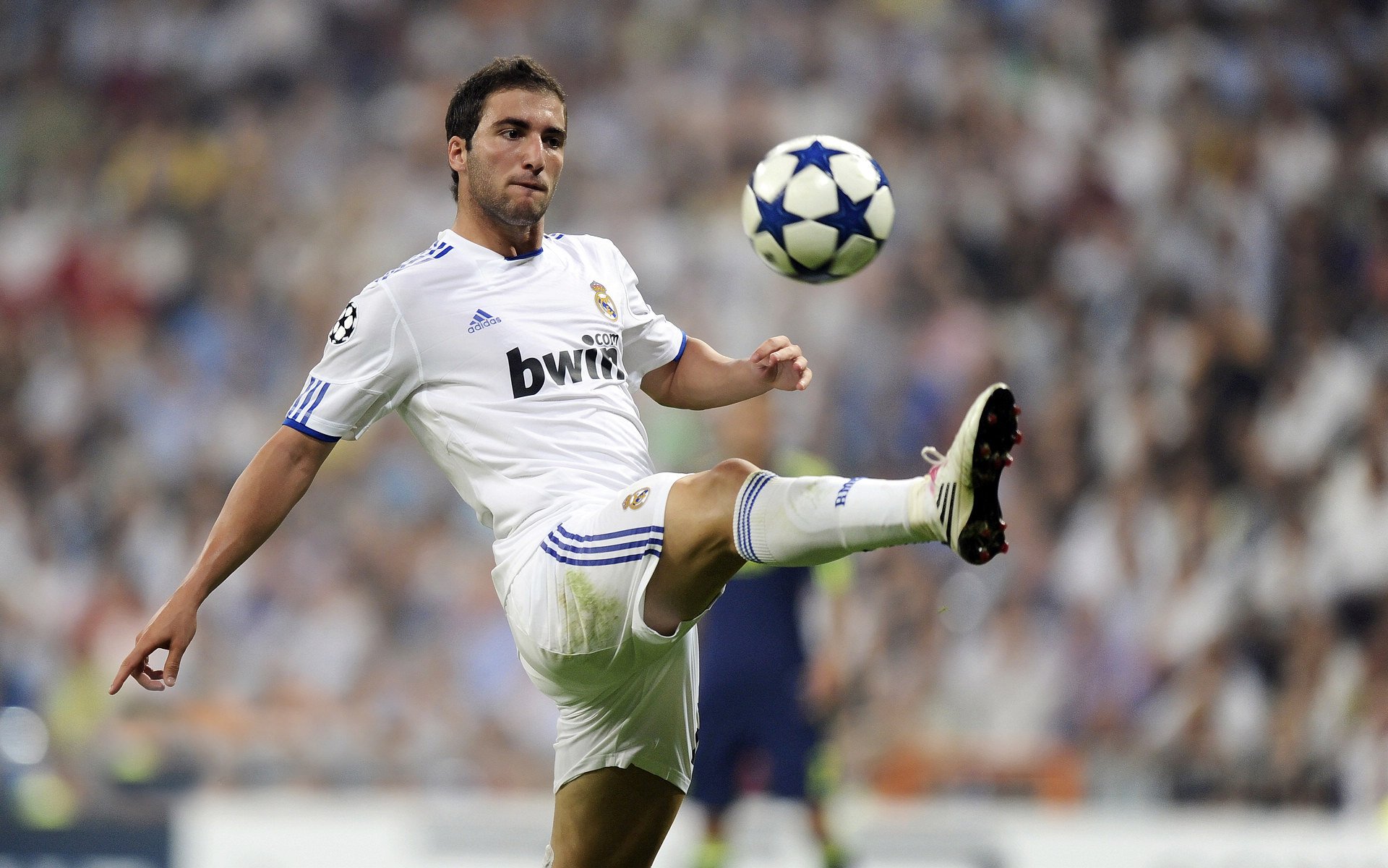 绝境中的探戈，阿根廷史诗翻盘背后，姆巴佩的火焰与梅西的黄昏