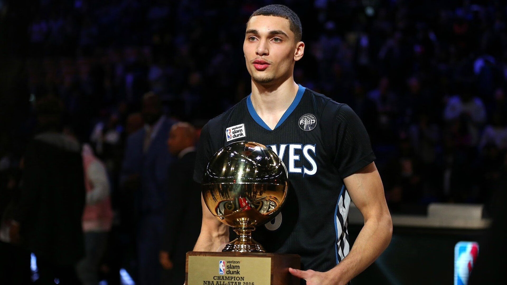 足球场上的轻取与乒乓球台的传奇，体育的双重奏